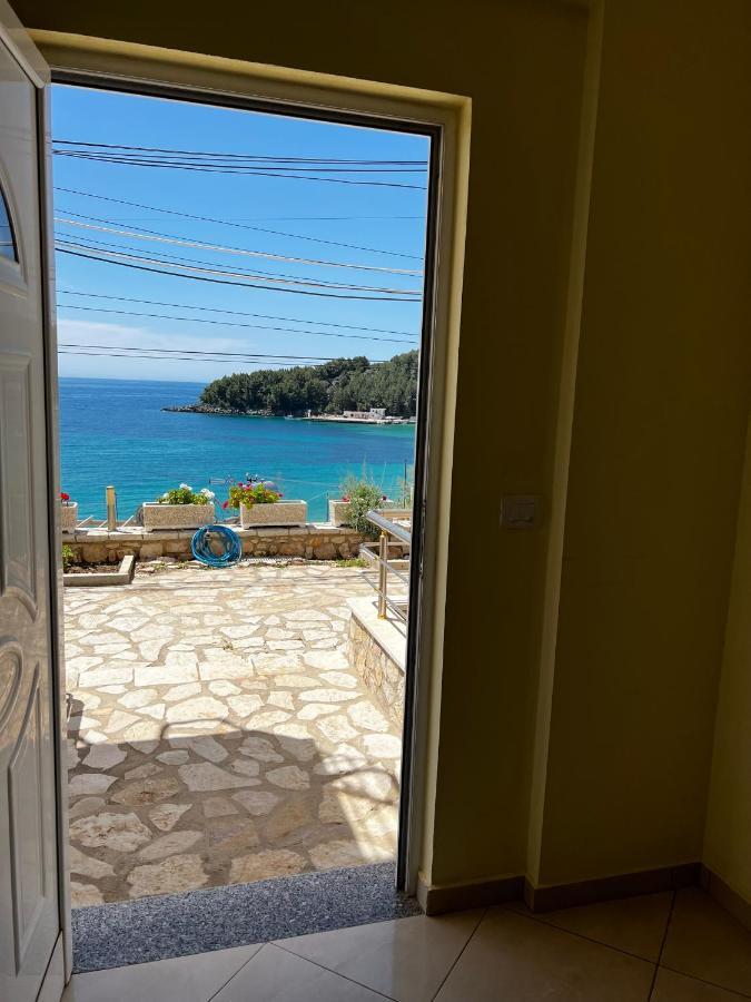Fane'S Apartments Himare Bagian luar foto