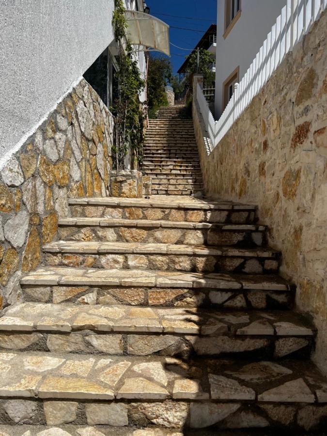 Fane'S Apartments Himare Bagian luar foto