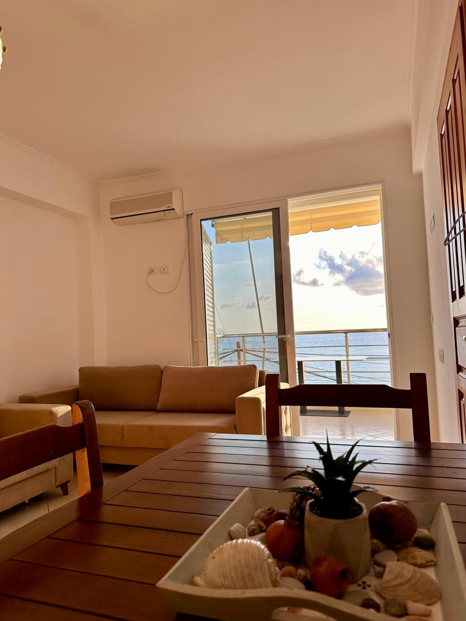 Fane'S Apartments Himare Bagian luar foto