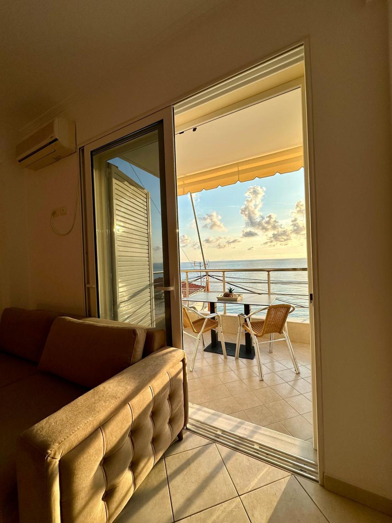 Fane'S Apartments Himare Bagian luar foto