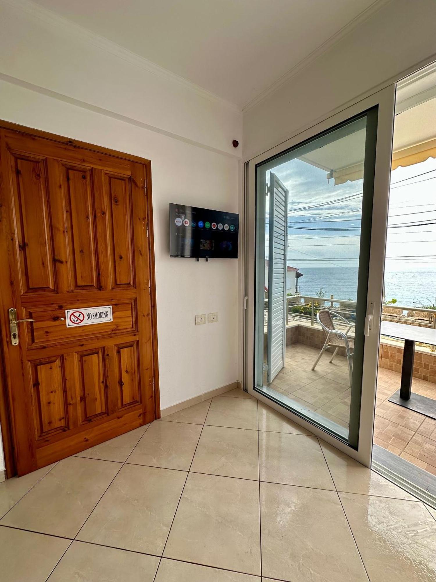 Fane'S Apartments Himare Bagian luar foto