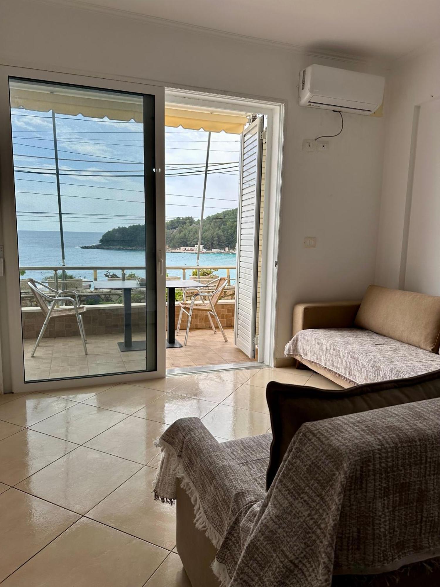 Fane'S Apartments Himare Bagian luar foto