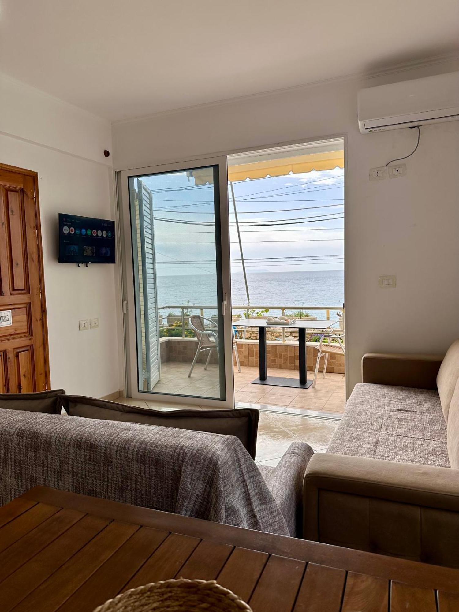 Fane'S Apartments Himare Bagian luar foto