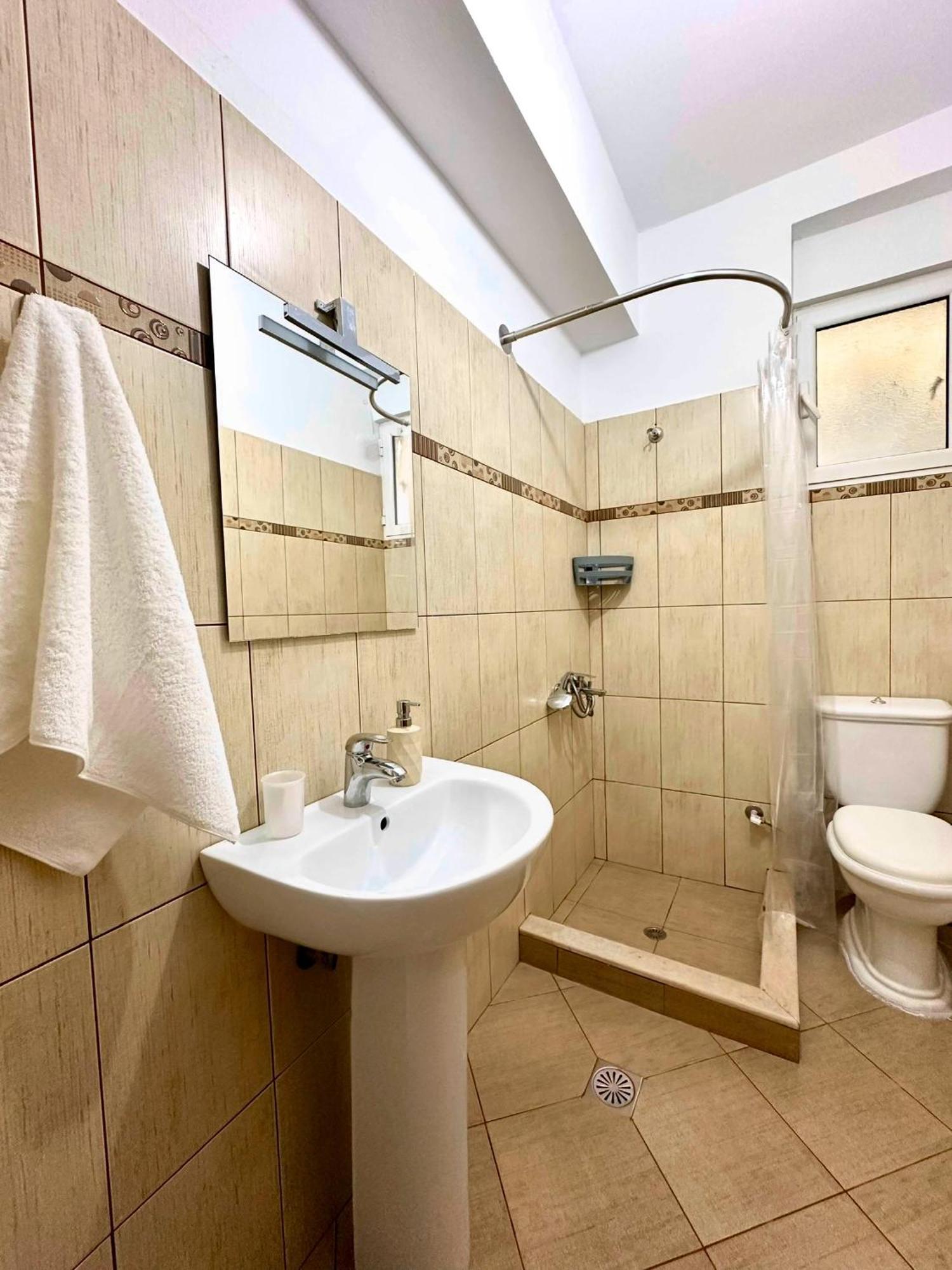 Fane'S Apartments Himare Bagian luar foto